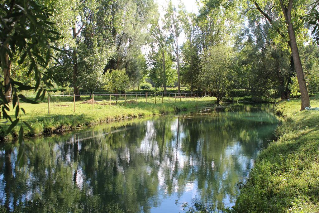 Frühstückspension D'hotes Les Ecuries De La Source Amiens